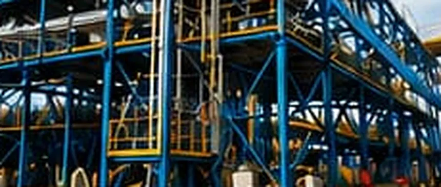 Montagem de tubulação industrial de gases executada pela equipe Sienge